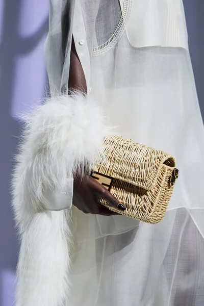 Look 99